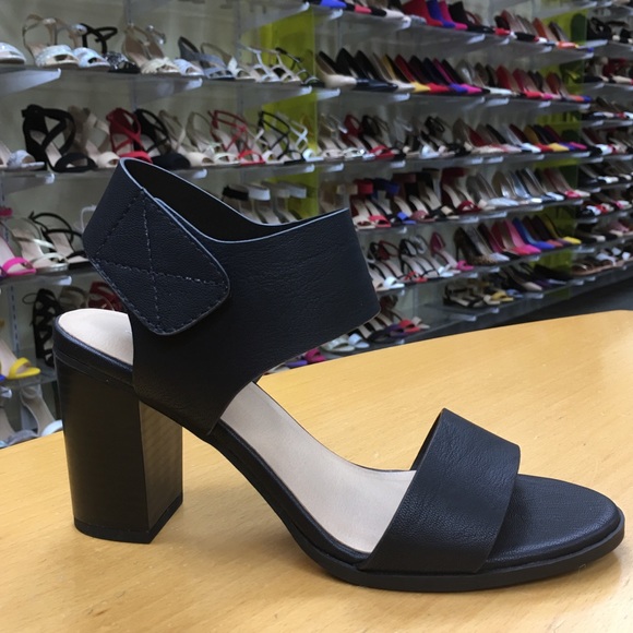 RESTOCK! Soda Black basic Velcro strap HEEL Sandal - Picture 5 of 8